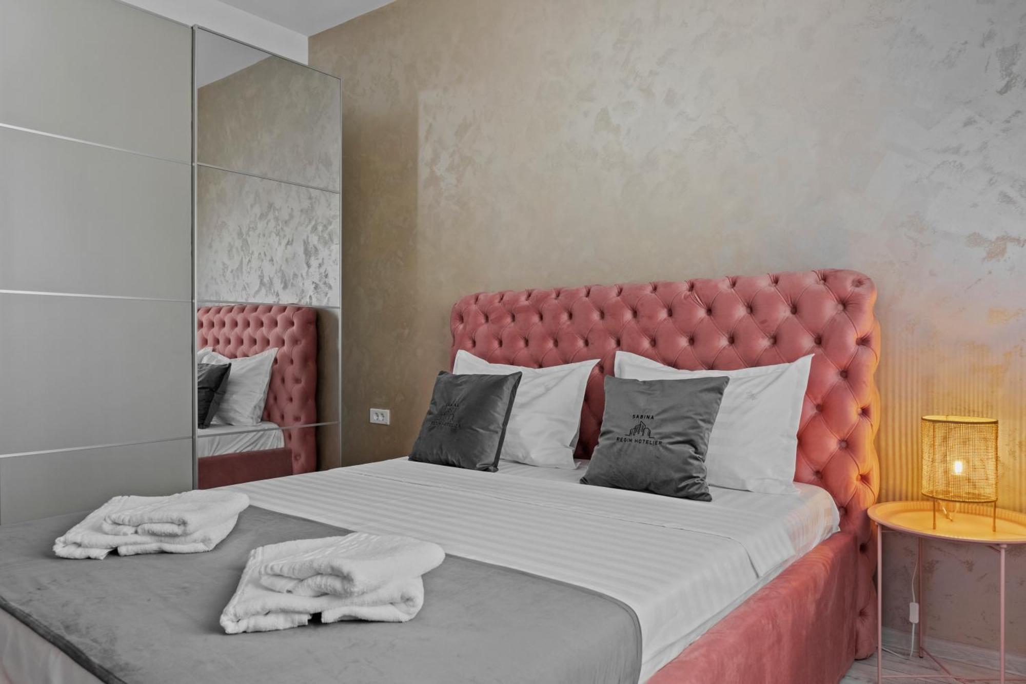 Luxury Rose Apartment *